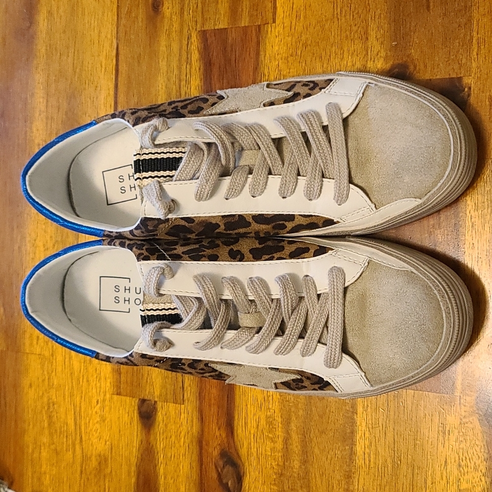Sneakers